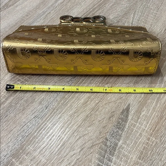 AKDMKS Gold Knuckle Clutch - Picture 8 of 11